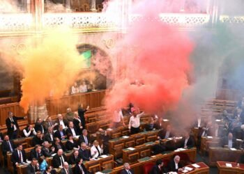 Parlamento da Hungria aprova lei para proibir marcha gay – 18/03/2025 – Mundo