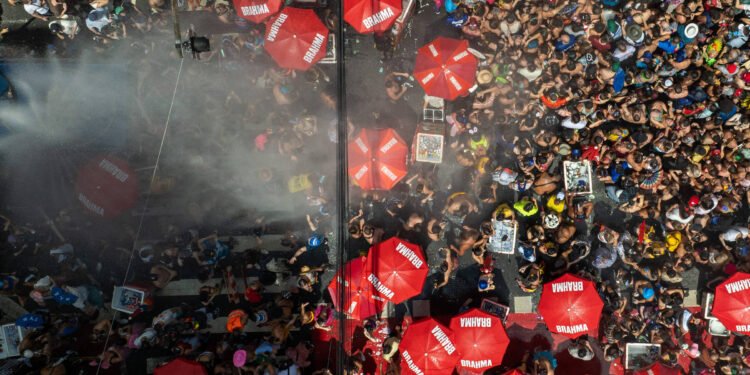 Pós-Carnaval tem aumento de 80,4% nos casos de Covid – 20/03/2025 – Equilíbrio e Saúde