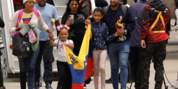 Voo com 311 venezuelanos vindos do México chega a Caracas – 20/03/2025 – Mundo
