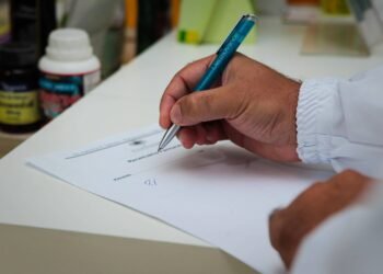 CFF permite farmacêuticos prescreverem medicamentos – 20/03/2025 – Equilíbrio e Saúde