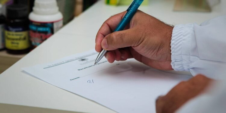 CFF permite farmacêuticos prescreverem medicamentos – 20/03/2025 – Equilíbrio e Saúde