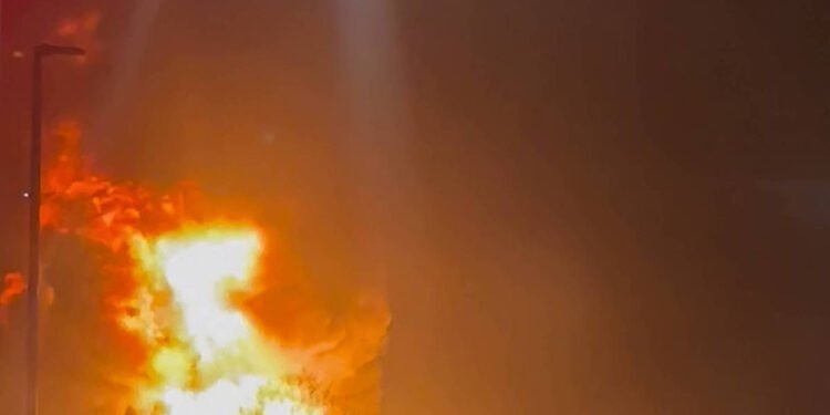 Incêndio fecha o aeroporto de Heathrow no Reino Unido – 21/03/2025 – Mundo