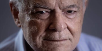 ‘Não me entrego, não’, avisa Othon Bastos aos 91 anos – 21/03/2025 – Ilustrada