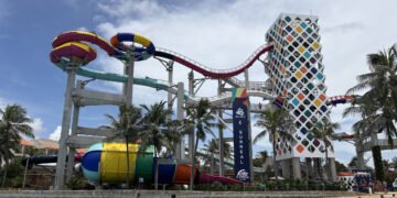 Surreal: veja como é a montanha-russa do Beach Park – 21/03/2025 – Turismo