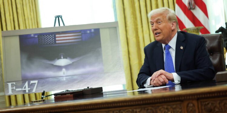 Trump concede à Boeing contrato para fabricar caça F-47 – 21/03/2025 – Mercado