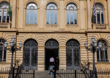 SP: Professores do estado aprovam greve a partir de 25/4 – 21/03/2025 – Educação