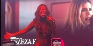 Camila Pitanga assiste final de ‘Beleza Fatal’ com fãs – 21/03/2025 – Televisão