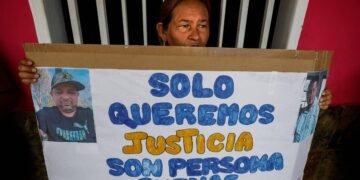 EUA: Venezuela retoma voos de deportados em meio a crise – 22/03/2025 – Mundo