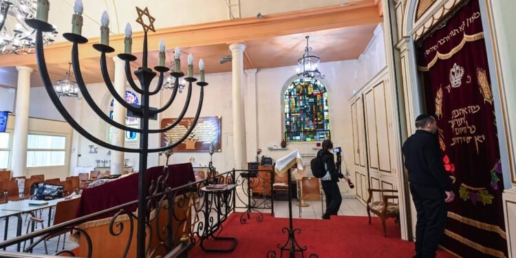 França: Rabino é xingado e agredido em ataque antissemita – 23/03/2025 – Mundo