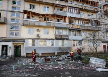 Ataque com drones russos em Kiev mata 3 e destrói prédios – 23/03/2025 – Mundo