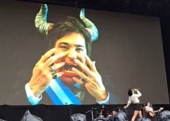 Banda exibe vídeo de Javier Milei com chifre de demônio – 23/03/2025 – Ilustrada