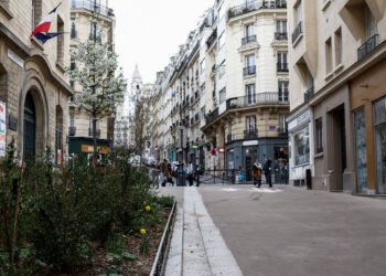 Paris aprova criação de 500 ‘ruas-jardins’ – 23/03/2025 – Mundo