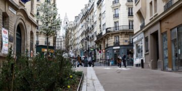 Paris aprova criação de 500 ‘ruas-jardins’ – 23/03/2025 – Mundo