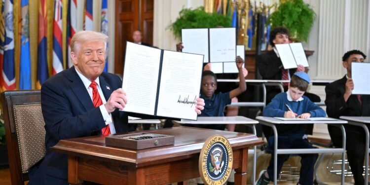 Trump é processado por tentar fechar órgão de Educação – 24/03/2025 – Mundo