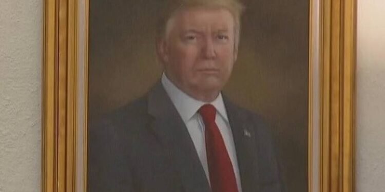 EUA: Trump esbraveja contra retrato de si mesmo – 24/03/2025 – Mundo