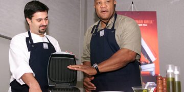 George Foreman convenceu milhões a fazer bife no tostex – 24/03/2025 – Cozinha Bruta