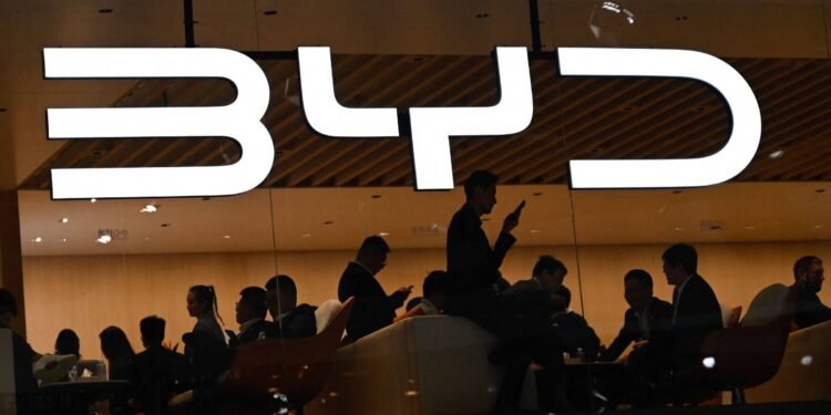 BYD: Vendas anuais ultrapassam US$ 100 bilhões – 25/03/2025 – Mercado
