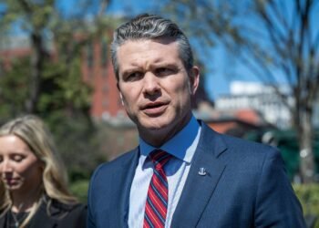 EUA: Senadores pedem renúncia de secretário da Defesa – 25/03/2025 – Mundo