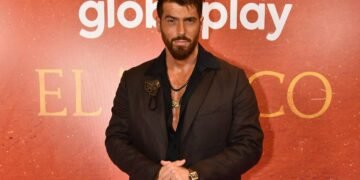 Can Yaman brinca com fãs, mas foge das perguntas polêmicas – 25/03/2025 – Televisão