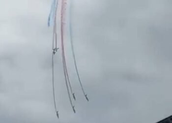 Aviões acrobáticos colidem em voo na França; veja vídeo – 26/03/2025 – Mundo