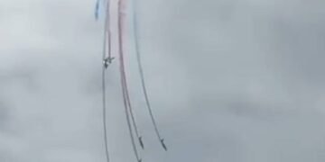 Aviões acrobáticos colidem em voo na França; veja vídeo – 26/03/2025 – Mundo