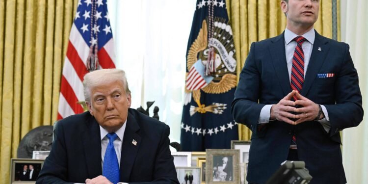 Revista publica prints de chat com plano militar dos EUA – 26/03/2025 – Mundo