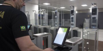 O medo diante do guichê do passaporte – 26/03/2025 – Zeca Camargo