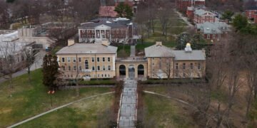 EUA:Agentes de imigração prendem aluna da Turquia em Tufts – 26/03/2025 – Mundo