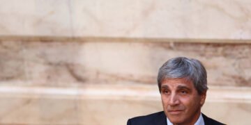 Argentina vai receber do FMI mais US$ 20 bi, diz governo – 27/03/2025 – Mercado