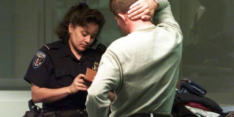 EUA: como proteger seu telefone ao passar pela imigração – 27/03/2025 – Turismo