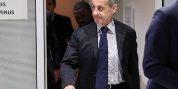 França: procuradoria pede prisão de Sarkozy por corrupção – 27/03/2025 – Mundo