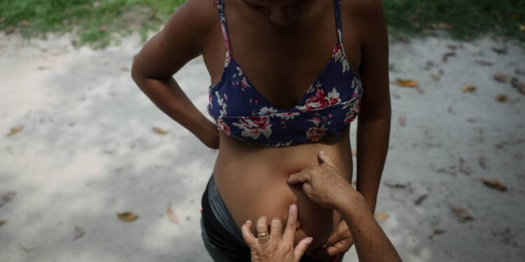 Parteiras cuidam de mulheres isoladas por seca na Amazônia – 29/03/2025 – Equilíbrio e Saúde