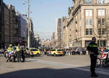 Homem esfaqueia ao menos 5 pessoas em Amsterdã – 27/03/2025 – Mundo