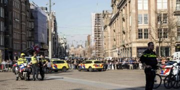 Homem esfaqueia ao menos 5 pessoas em Amsterdã – 27/03/2025 – Mundo