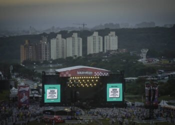 Lollapalooza paralisa shows pela chuva e chance de raios – 28/03/2025 – Ilustrada
