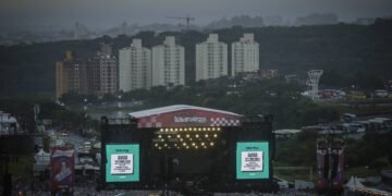 Lollapalooza paralisa shows pela chuva e chance de raios – 28/03/2025 – Ilustrada