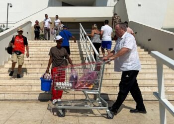 Lojas em dólar de Cuba buscam ‘capturar’ moeda estrangeira – 30/03/2025 – Mercado