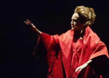 Gabriela Duarte estreia peça, cansada de falar sobre a mãe – 30/03/2025 – Ilustrada