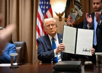 Trump assina decreto contra ‘ideologia divisiva’ em museus – 28/03/2025 – Mundo