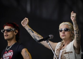 Lollapalooza:Ca7riel e Paco Amoroso fazem show irreverente – 30/03/2025 – Ilustrada