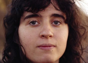 Quem é Sophia Chablau, que faz barulho no indie paulistano – 30/03/2025 – Ilustrada