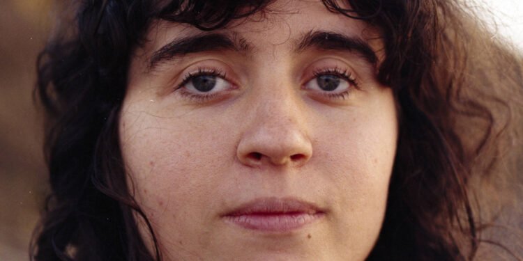 Quem é Sophia Chablau, que faz barulho no indie paulistano – 30/03/2025 – Ilustrada