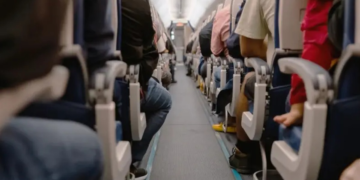 O que acontece quando um passageiro morre no voo: ‘Tive que voar ao lado de um corpo’ | Turismo e Viagem