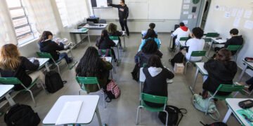 Pé de Meia 2025: veja quando cai o incentivo matrícula – 01/04/2025 – Educação