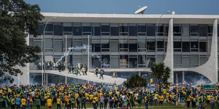 Foragidos do 8/1 terão extradição julgada na Argentina – 02/04/2025 – Poder