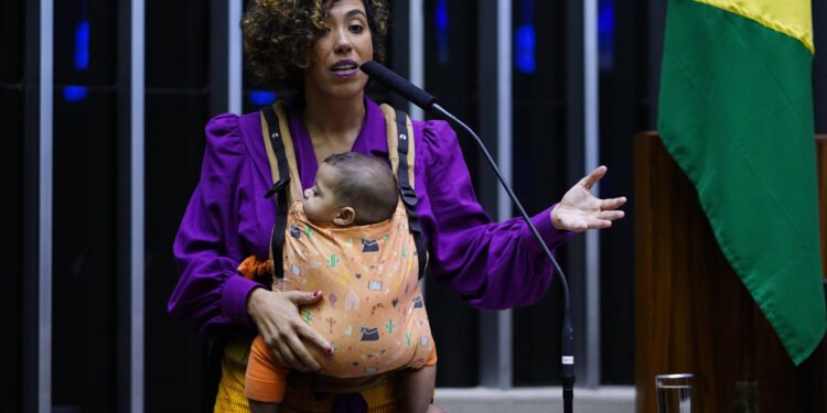 Deputadas negras lideram defesa de direitos das mulheres – 31/03/2025 – Poder