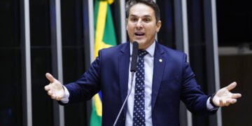 Deputado do PL pede a STF prisão domiciliar a réus do 8/1 – 02/04/2025 – Poder