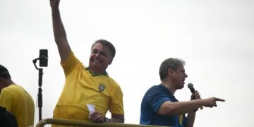 Projeto obriga governador de SP a reembolsar uso de avião – 01/04/2025 – Painel