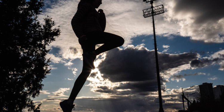 Skipping é um exercício físico que parece brincadeira – 01/04/2025 – Equilíbrio