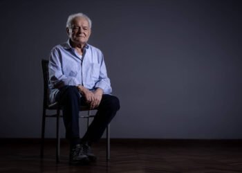 Othon Bastos agradece carinho e volta aos palcos em SP – 01/04/2025 – Ilustrada